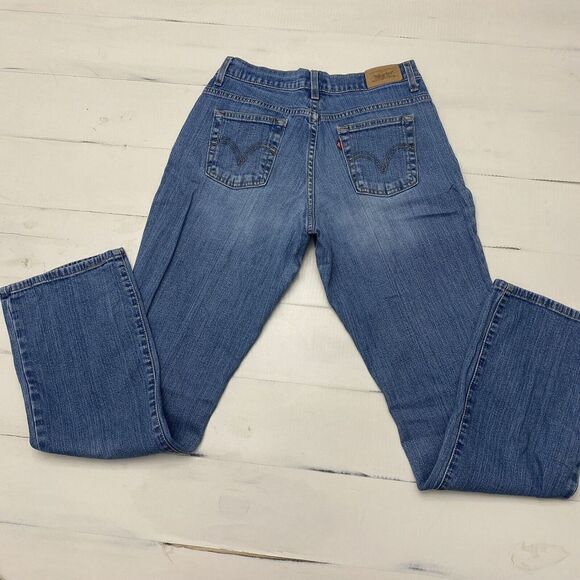 Levi's 550 Women's Classic Relaxed Boot Cut Mid Rise Medium Wash Size 6M - Picture 1 of 16